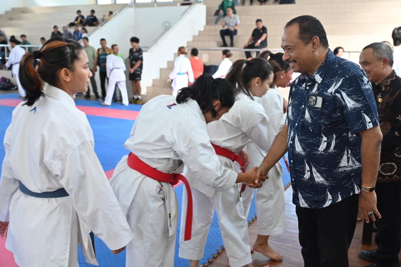 Sambut PON XXI, Tim Karate KONI Jatim Latih Tanding Dengan Timnas Korea