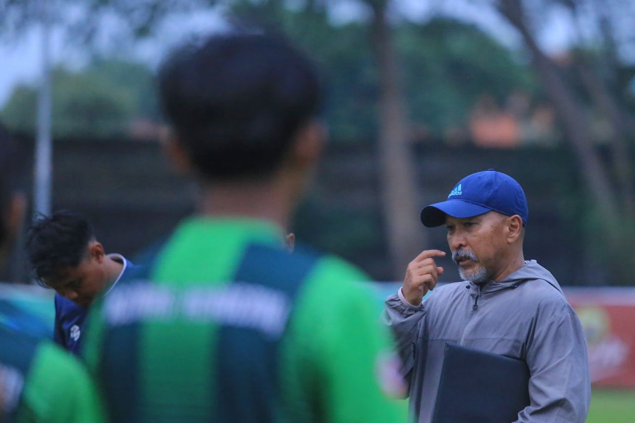 Pelatih Sepak Bola PON Jawa Timur Akui Tantangan Berat di Babak Penyisihan PON XXI